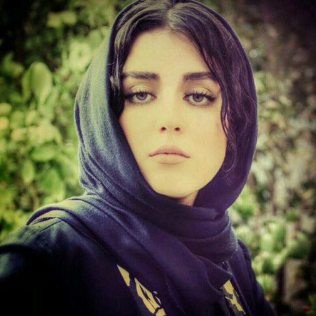 اولین عکس های افسانه پاکرو در تیر ماه 94