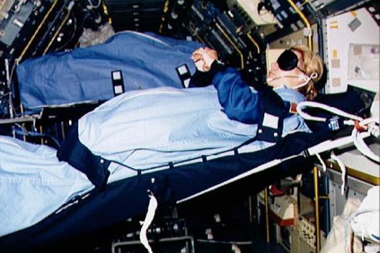 وضعیت خواب فضانوردان در فضا چگونه است