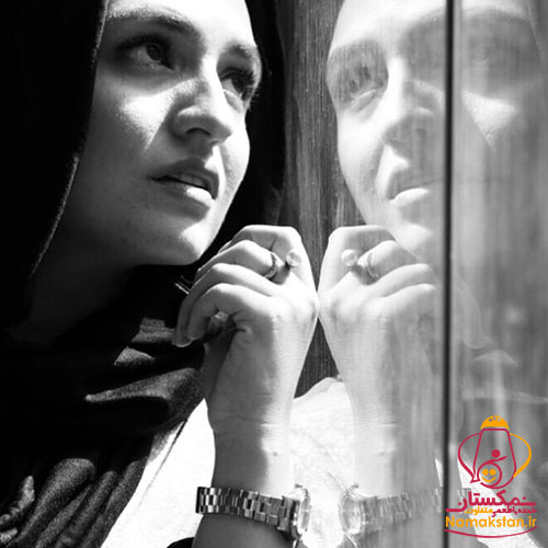 عکس قدیمی گلاره عباسی با لباس مدرسه 