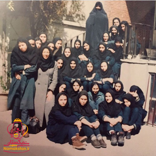 عکس قدیمی گلاره عباسی با لباس مدرسه 